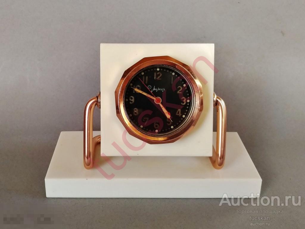 Часы настольные СССР механические Молния рабочие 