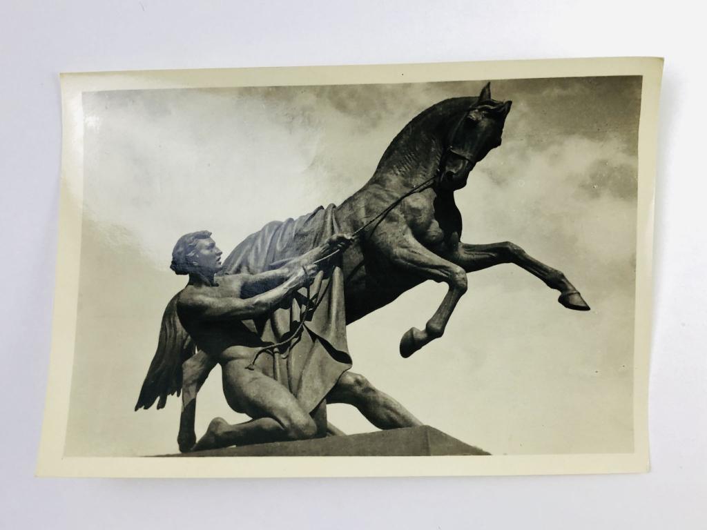 Ленинград. Скульптура на Аничковом мосту. Останавливает коня. Открытка. 1954. Ленфотохудожник