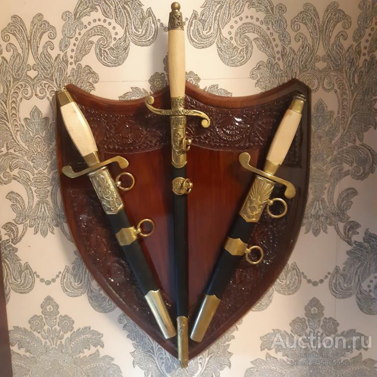 Настенное панно с кортиками