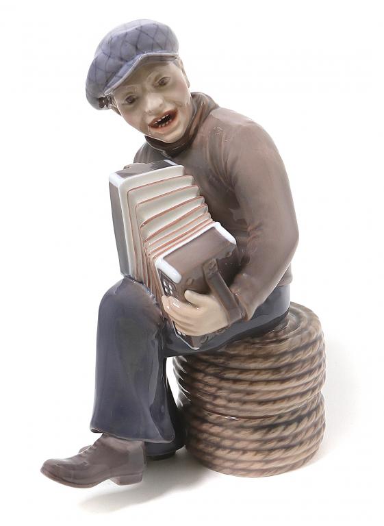 Фарфоровая фигура Мужчина с аккордеоном. Dahl-Jensen