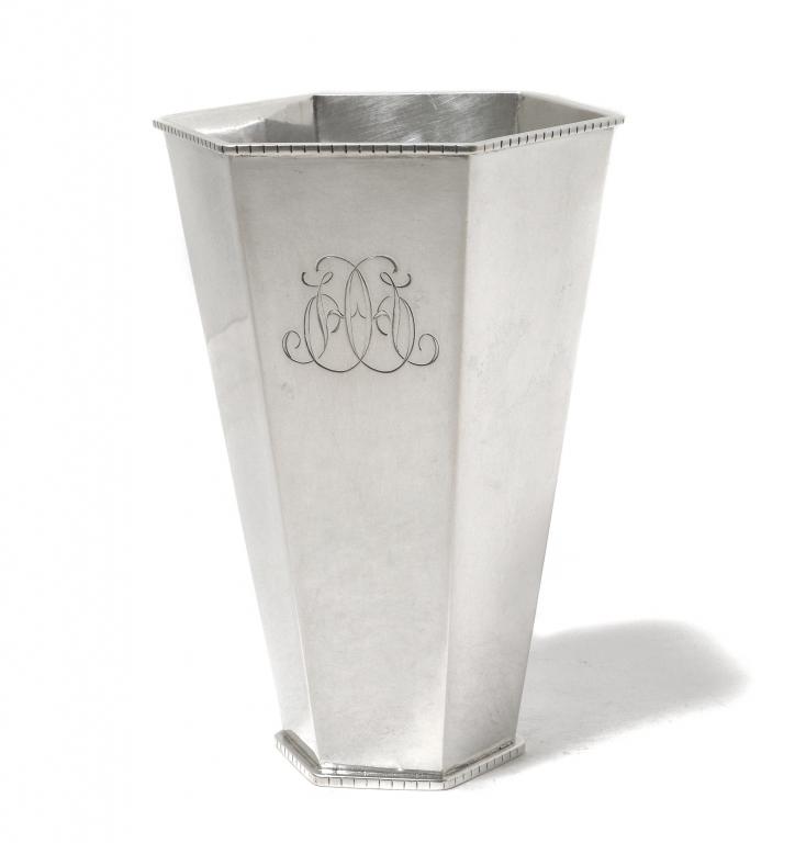 Серебряная ваза.  Швеция, 1947 год.