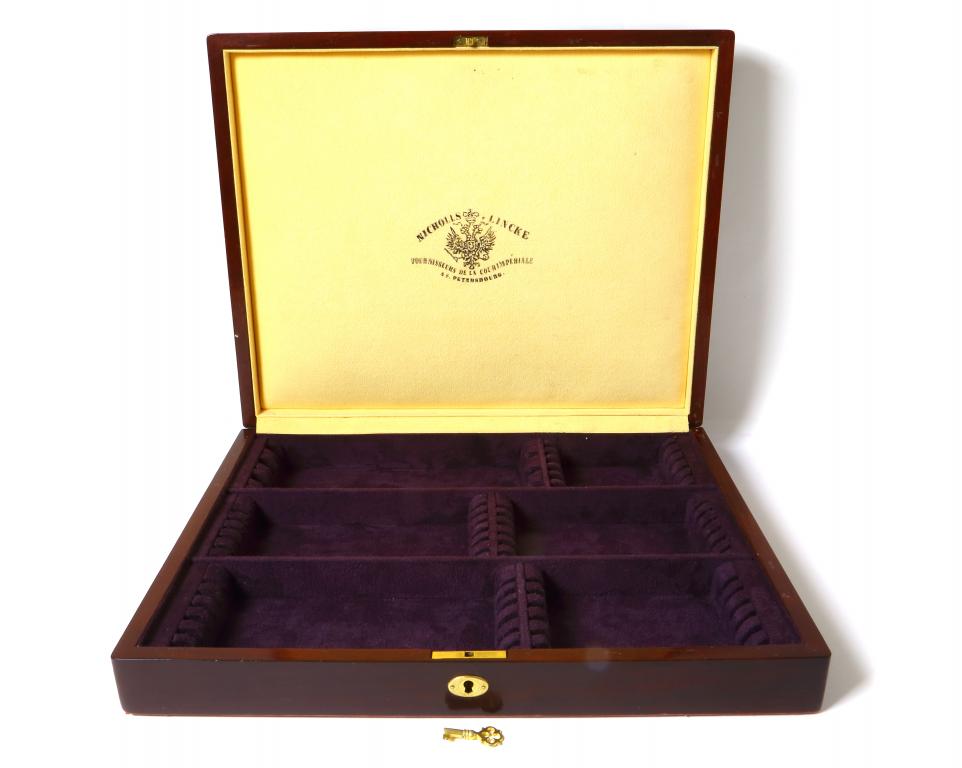 Деревянная коробка для столовых приборов, 36 предм.