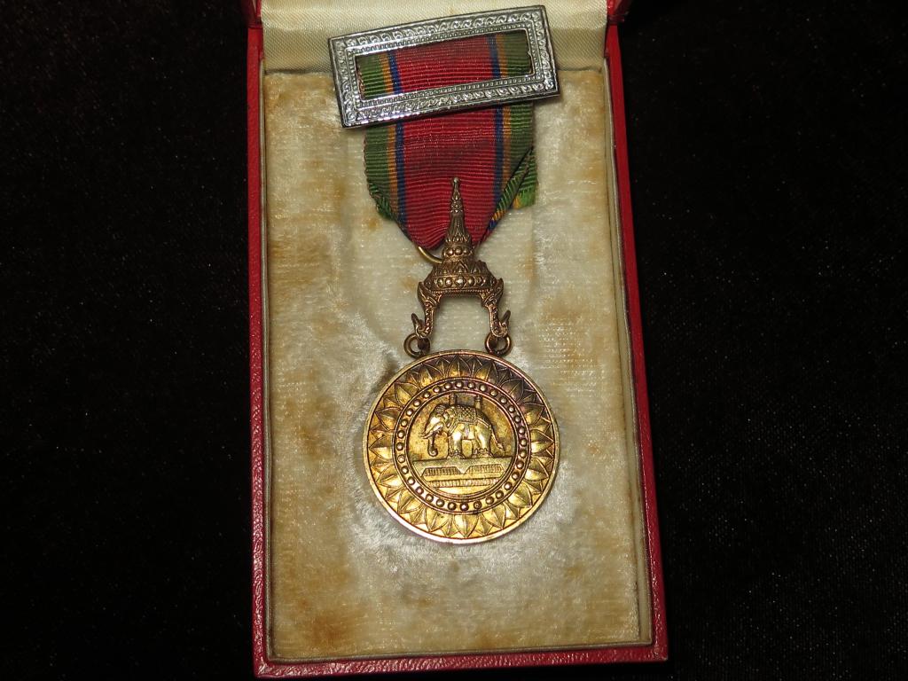 11д Таиланд Золотая медаль Ордена Белого Слона с планкой