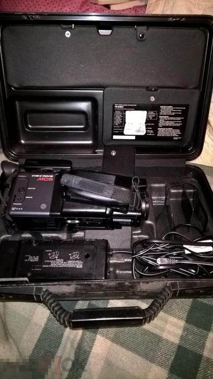 кинокамера  ретро профессиональная PANASONIK  MC 6 Япония в чемодане 