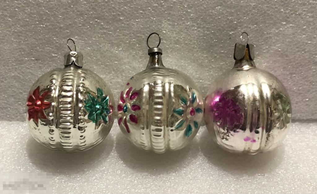 Елочная игрушка *Шар с цветами*, 4,0 см, подвеска, 3 шт, стекло (1985) 