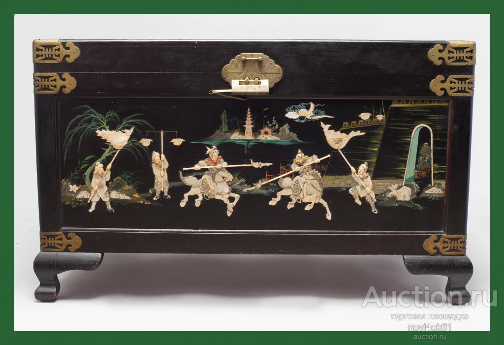 Китай. Макао. Сундук с фигурами из перламутра. 1940-е годы.