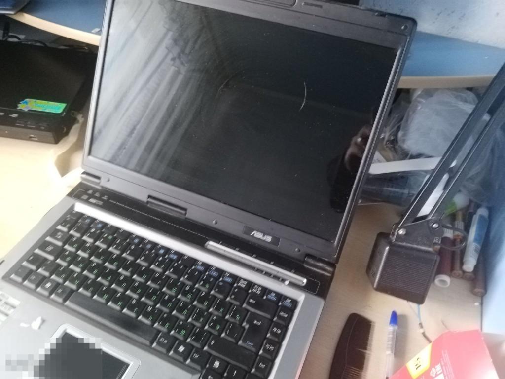 Ноутбук ASUS A6M .на ремонт. Смотрите описание 