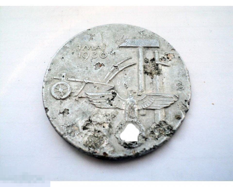 Нагрудный знак День труда,1 мая 1936 года / Третий Рейх Германия  из Сталинграда.​ 