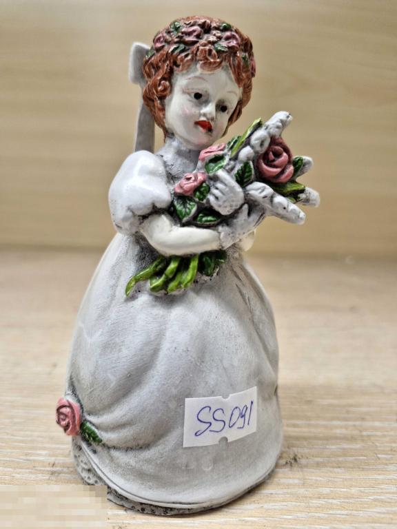 Колокольчик. Венская бронза. Девочка с букетом 091. Статуэтка. Дети