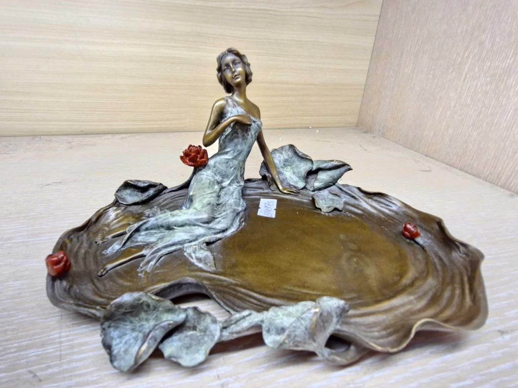 Девушка у озера (цвет) 497. Визитница. Пепельница. Бронза.