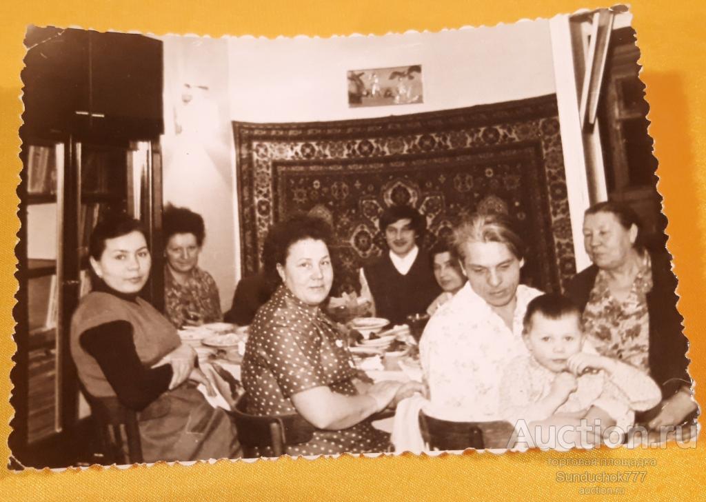 Советское Застолье. Праздник. Дети. Люди. Домашнее Семейное Групповое фото СССР. 10,5 х 15 см.