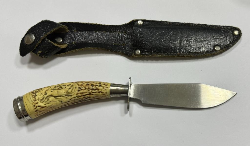 Нож охотничий в кожаном чехле Олень