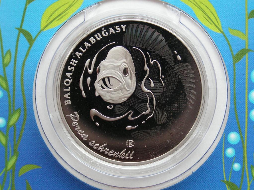 Казахстан 200 тенге 2023 окунь Балхашский буклет proof unc / Ø33 мм