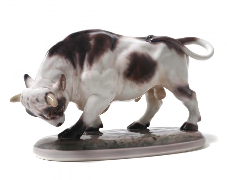 Фарфоровая фигура "Фризский бык​". Dahl-Jensen.