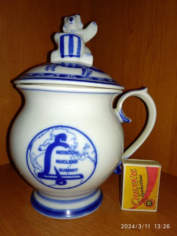 Кружка пивная / Медовница / Медведь / Мёд / Московский Ядерный Саммит / Гжель / Клеймо