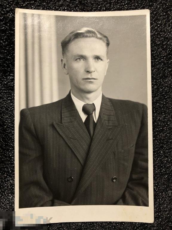 Фото *Мужчина в костюме*, 1953 г, Германия, прическа, пиджак, портрет, гаслстук 