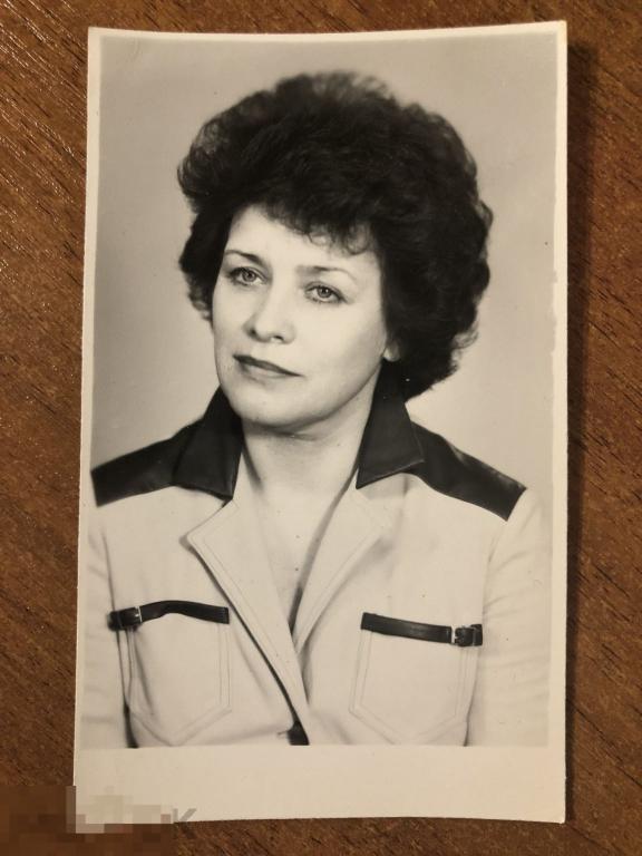 ФОТО *ДЕВУШКА*, МОДА, ПРИЧЕСКА, ПОРТРЕТ, ЛОКОНЫ, 1984 Г 