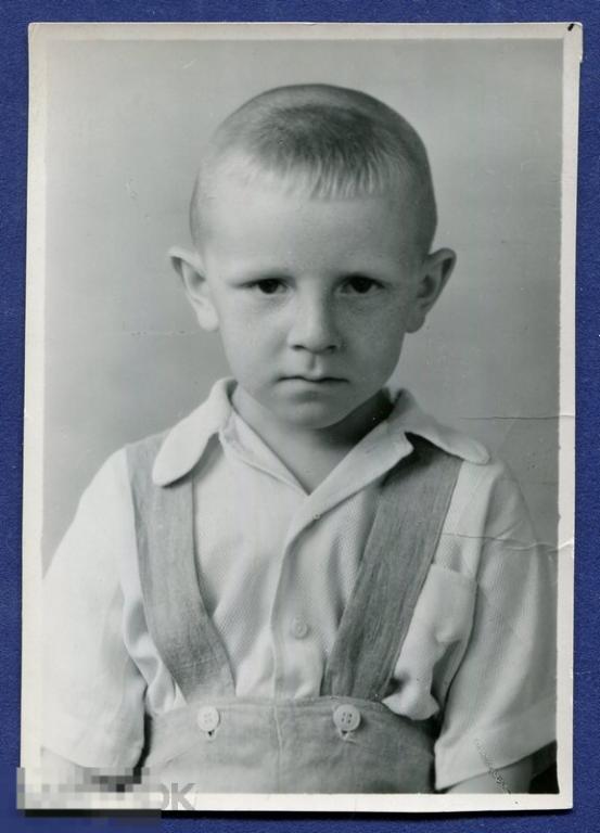 ФОТО *МАЛЬЧИК В  ШОРТАХ* 1976 Г, ЭМОЦИИ, ПОРТРЕТ, ПРИЧЕСКА 