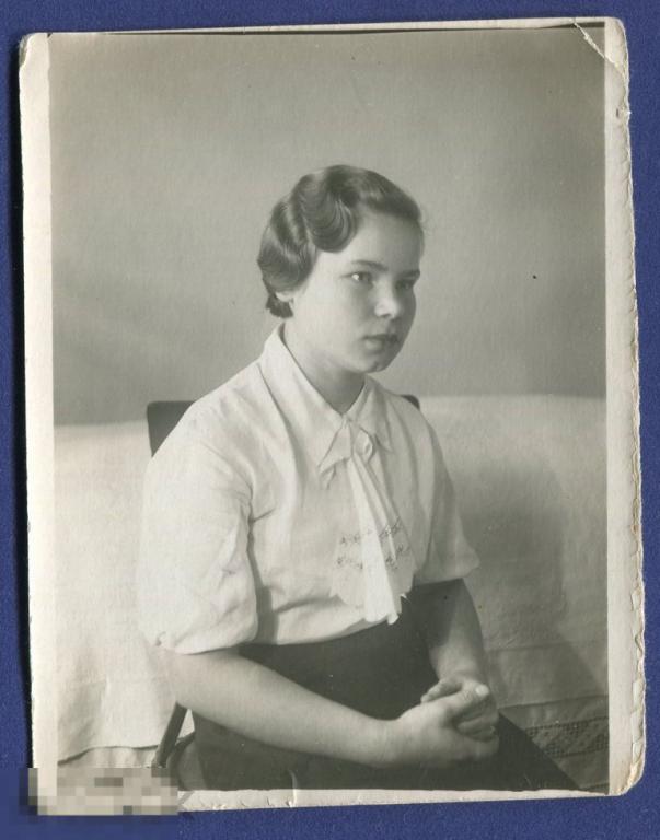 ФОТО *ДЕВУШКА*, МОДА, ПРИЧЕСКА, ЛОКОНЫ, ОДЕЖДА, ВЫШИВКА, ПОРТРЕТ, 1937 Г 