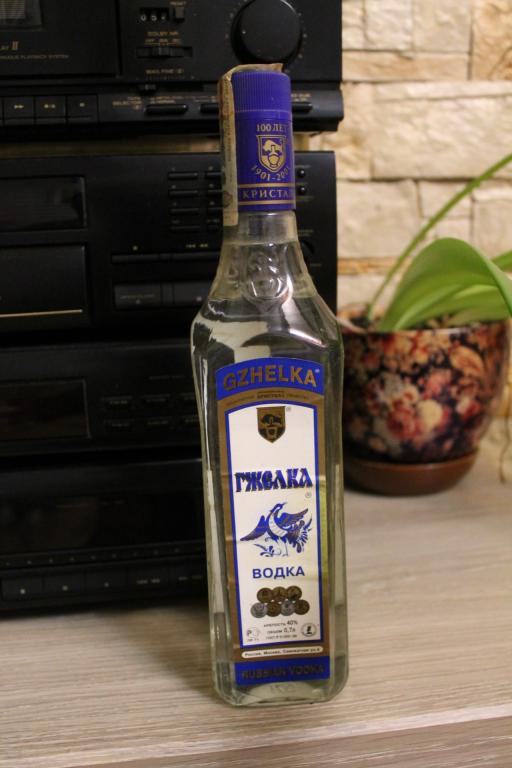Водка Гжелка 0.7 2001г