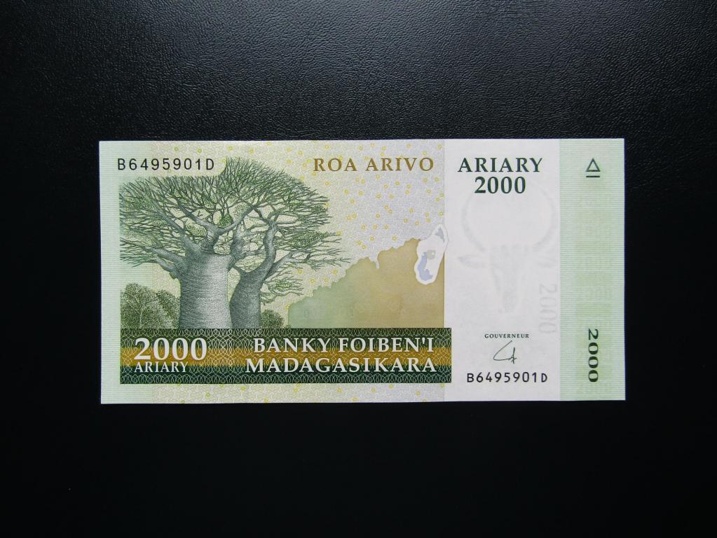 Мадагаскар - 2000 ариари  2008г. UNC.