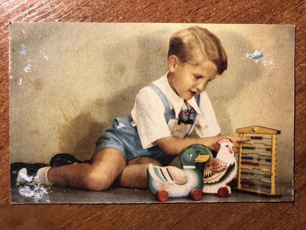 Открытка *Мальчик, счеты, игрушки*, 1945 г. Германия, дети 
