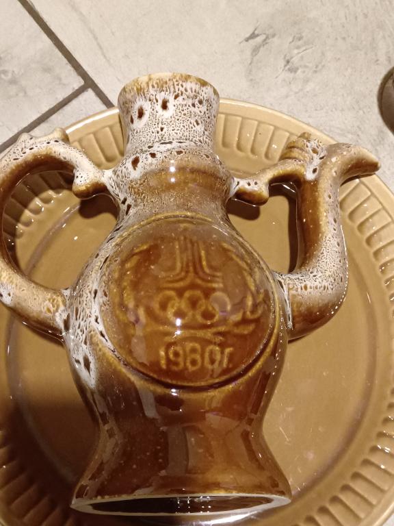 Обливная керамика СССР. Воронежский керамический завод. Олимпиада 1980 года. Москва. Тарелка , кувши