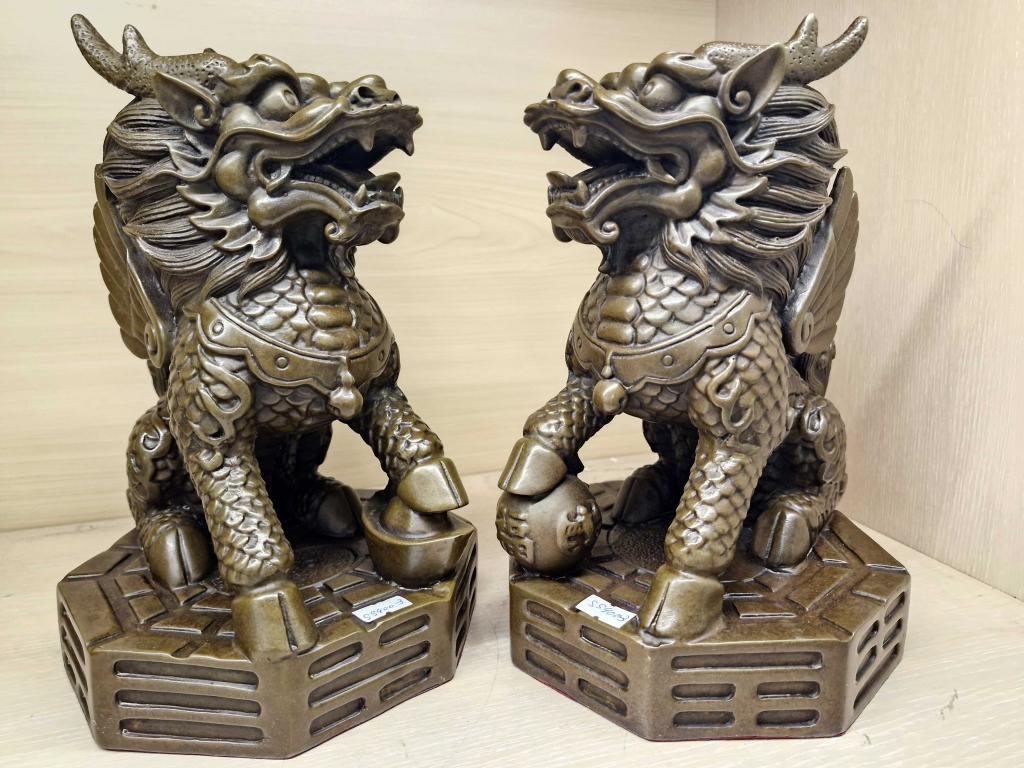 Собаки Пи Яо коричневые (крупные) 400-3. Бронза. Статуэтка Фэн (фен) шуй.