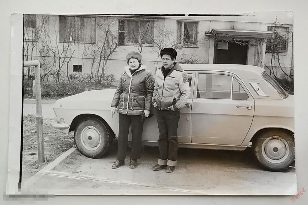 Фотография автомобиль ГАЗ-24 Волга советские люди, мужчина женщина мода одежда #92* 