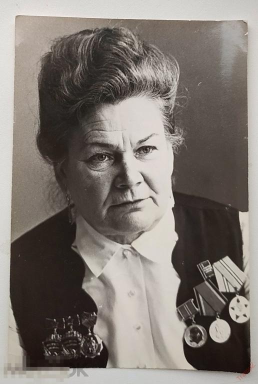 Фотография портрет женщина ветеран награды медали знаки Победитель соцсоревнования #95* 