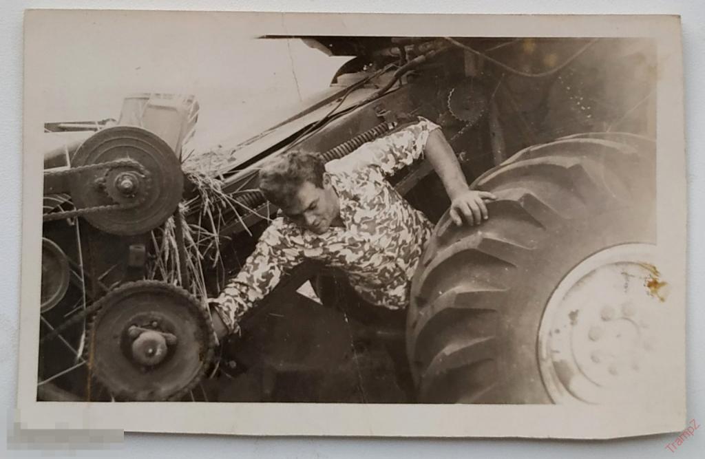 Фотография комбайн, сельскохозяйственная техника, мужчина комбайнер #106 