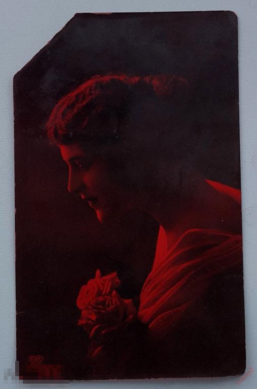 Открытка почтовая карточка девушка с розой в красном свете. E. A. Schwerdtfeger #20 