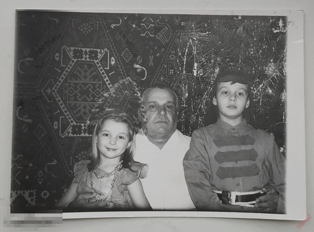 Фотография Новый год мальчик девочка новогодний костюм буденовец красноармеец пряжка с петушком #101 