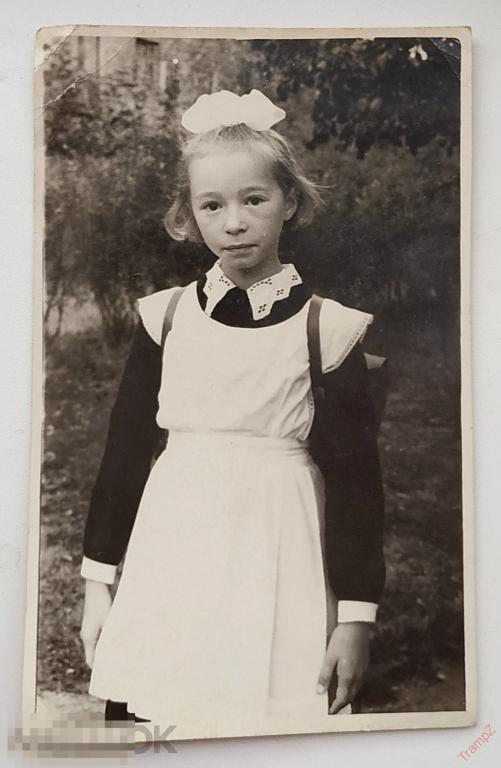 Фотография девочка с портфелем. школьница ученица школьное платье форма школа #108 