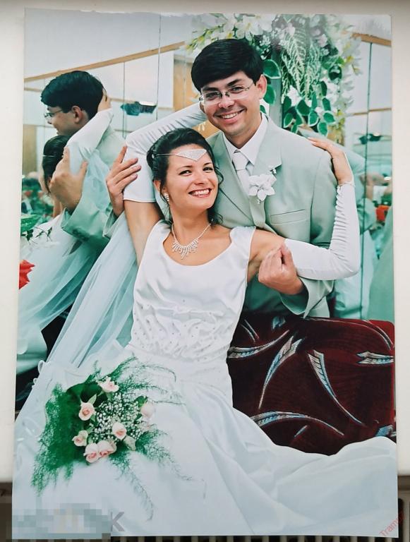 Фотография цветная свадьба жених невеста, свадебное платье улыбка украшения, зеркальная комната #102 