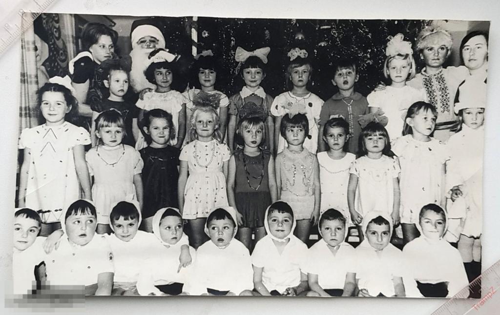 Фотография дети Новый год утренник детский сад новогодние костюмы Дед Мороз #104 