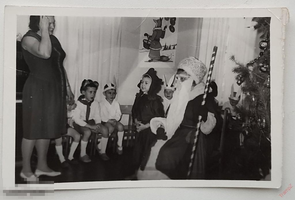 Фотография Новый год утренник в детском саду. Дед Мороз новогодние костюмы #96* 