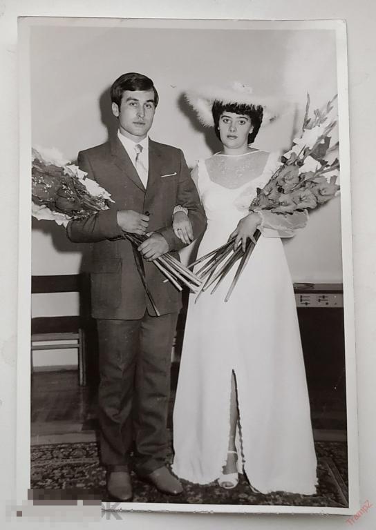 Фотография свадьба жених невест, свадебное платье шляпка букет цветы #96* 