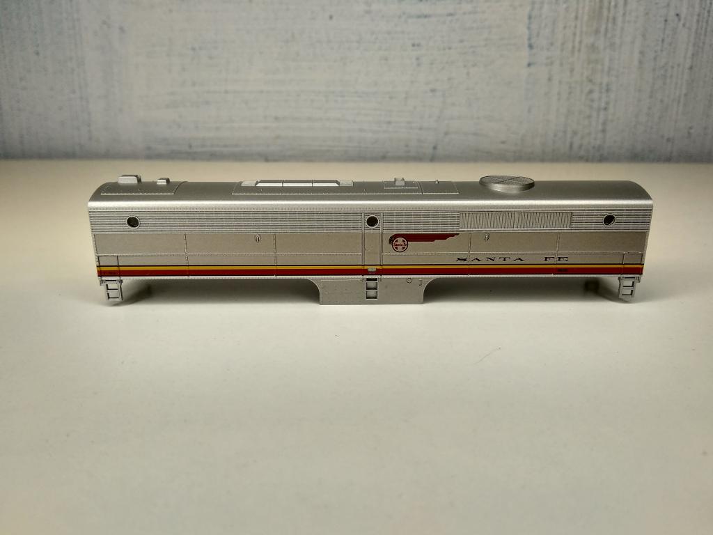 9мм.(N) Kato Корпус бустерной секции тепловоза PB1 Santa Fe