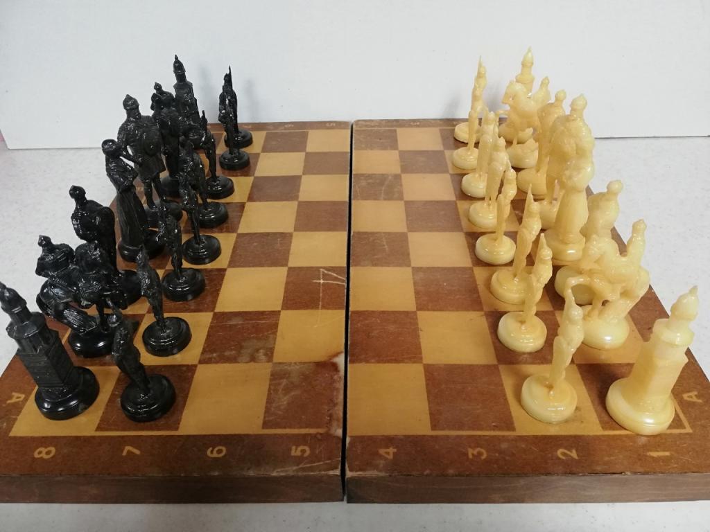 Шахматы сувенирные подарочные Древнерусские воины 40*40 см СССР Редкие !!!