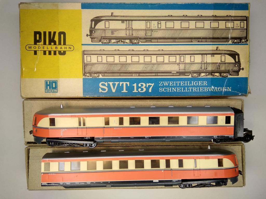16мм (HO) Piko Дизель поезд SVT 137 двухвагонный,с освещением