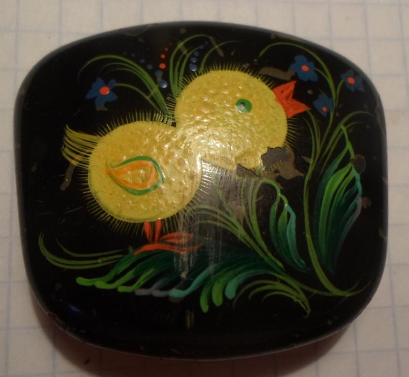 Значок. Детские. С не стандартным креплением. Палех. Дефект краски.1.1