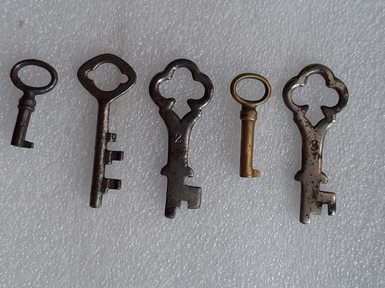 КЛЮЧИ СТАРИННЫЕ НАЧАЛО 20 В 5 ЕД