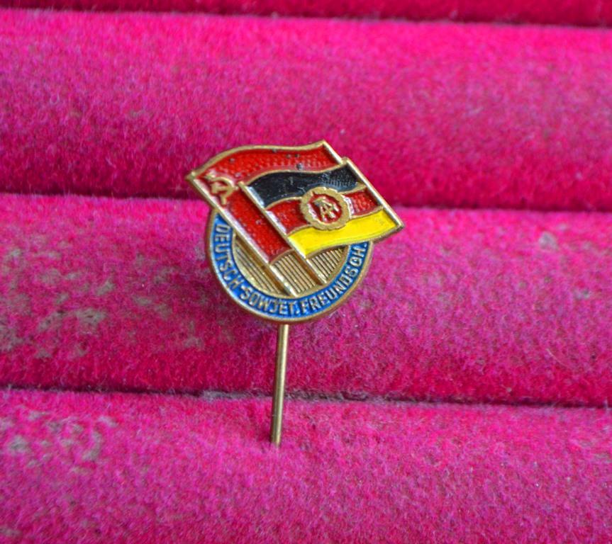 ГДР Знак Общество германо-советской дружбы  ГЕРМАНИЯ   ЛИСТ № 142