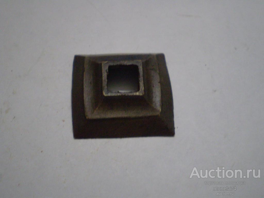 Старинная бронзовая часть малого подсвечника (низ) .