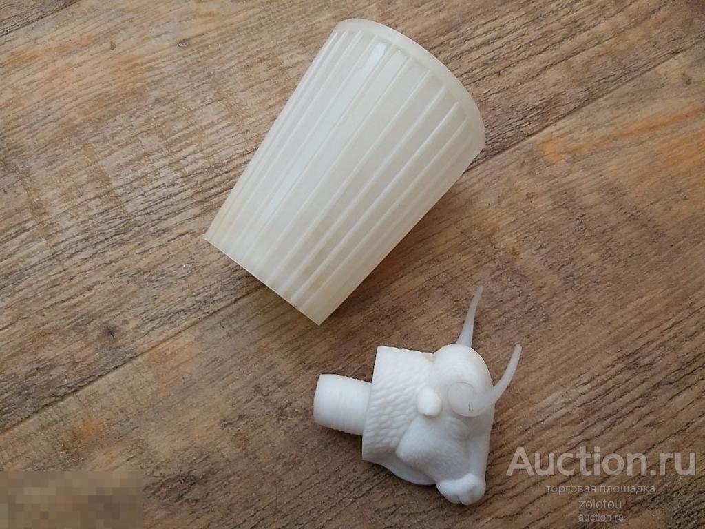 Старинная пробка с быком и стакан с клеймами, из СССР