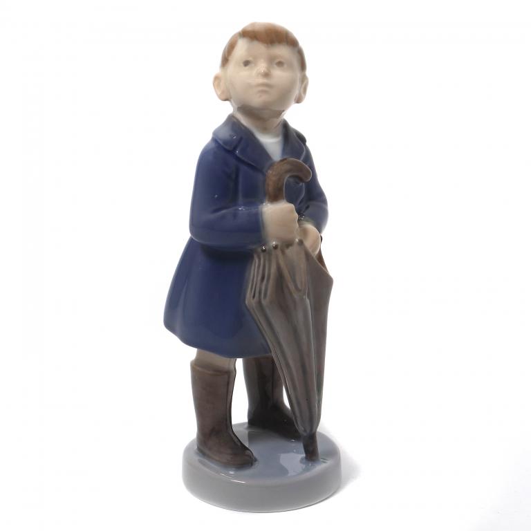 Фарфоровая фигура Мальчик с зонтиком. Royal Copenhagen