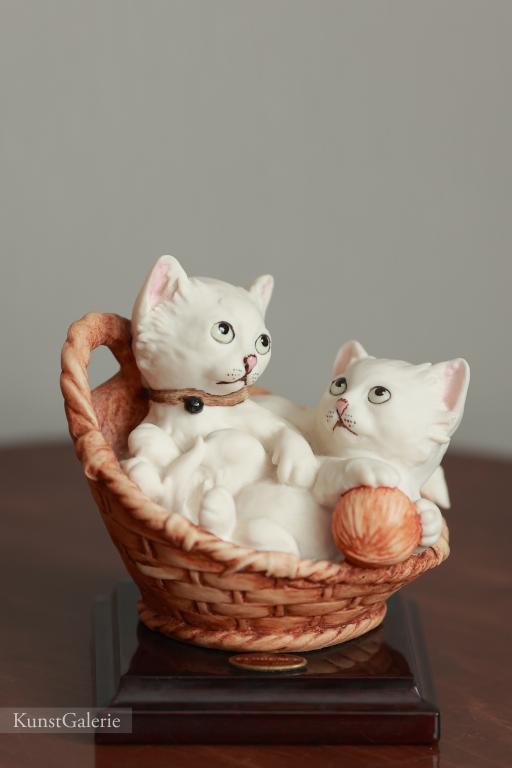 Котята в корзинке Джузеппе Армани статуэтка Флоренс Каподимонте 0673C