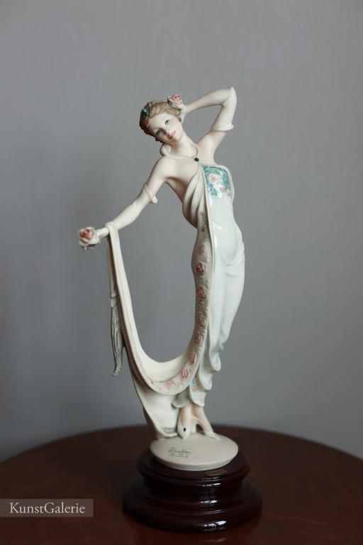 Девушка с розой Giuseppe Armani статуэтка Florence Capodimonte Italy 1422P