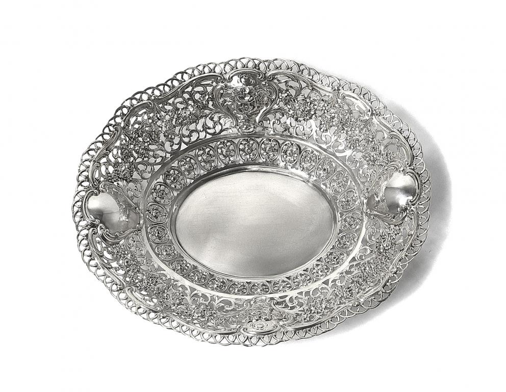 Серебряная прорезная ваза. Германия